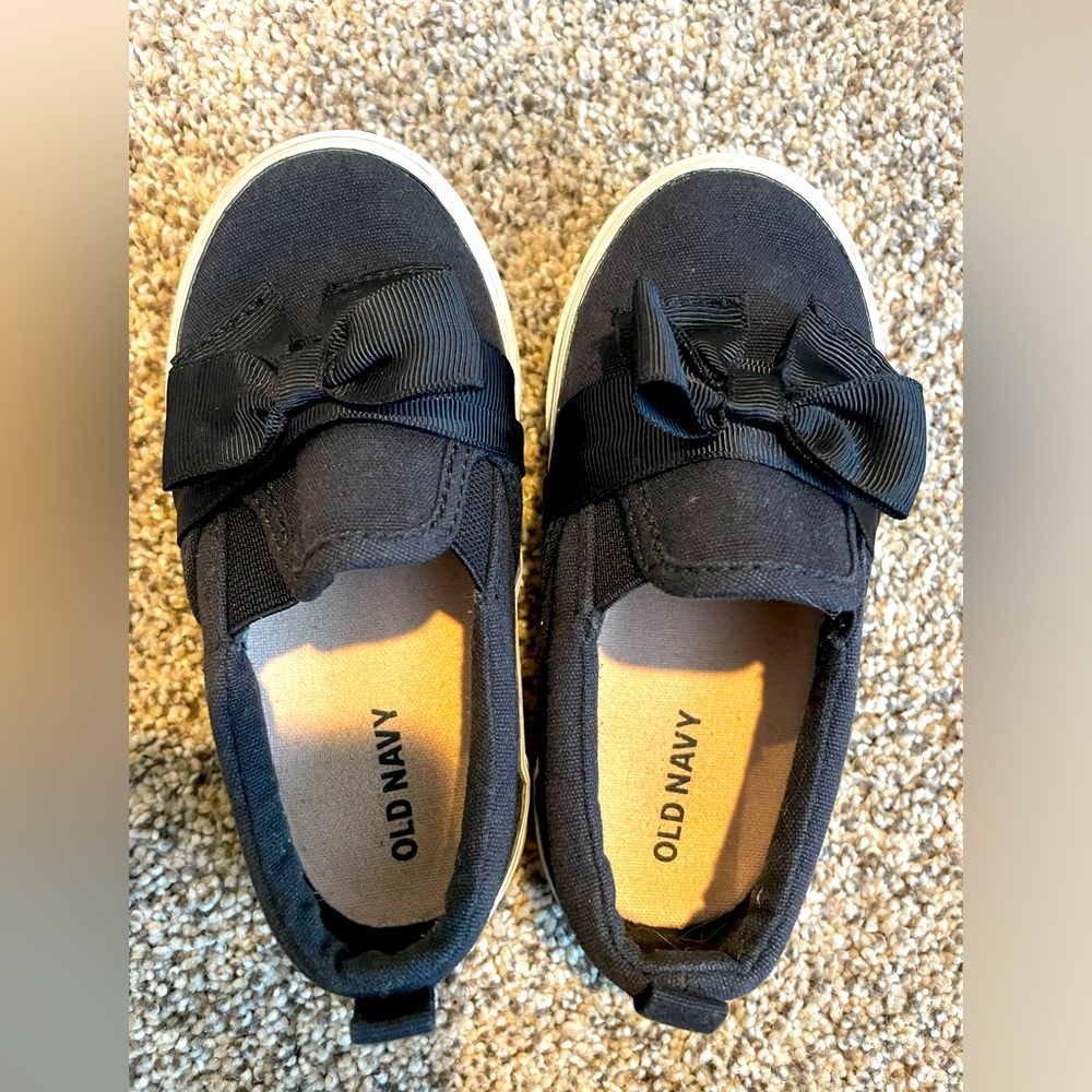 Old navy girls black canvas slip ons with adorable bow - size 7C